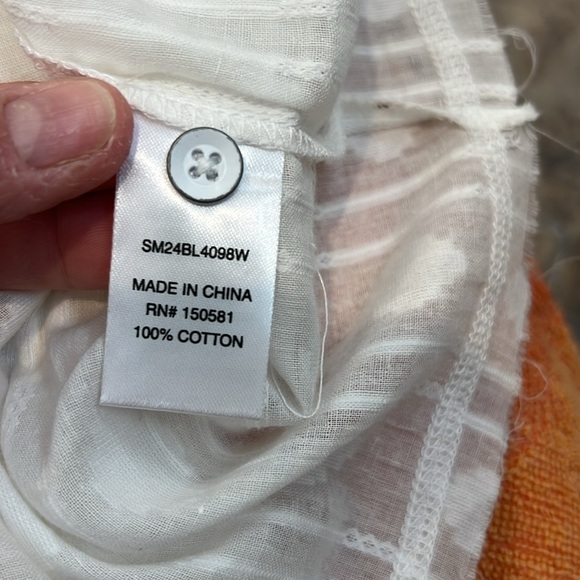 Flags & Anthem White Button-Up Blouse size medium. - Picture 11 of 11